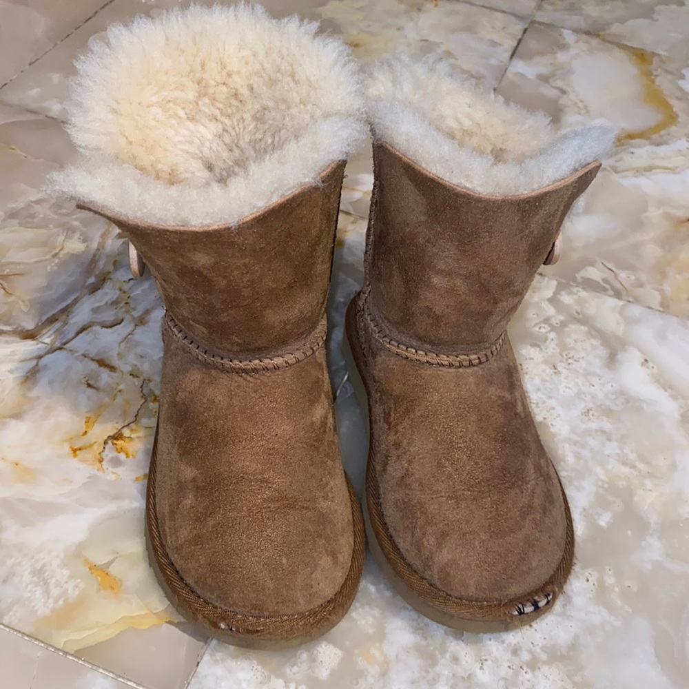 Ugg size 10 - tear on front toe